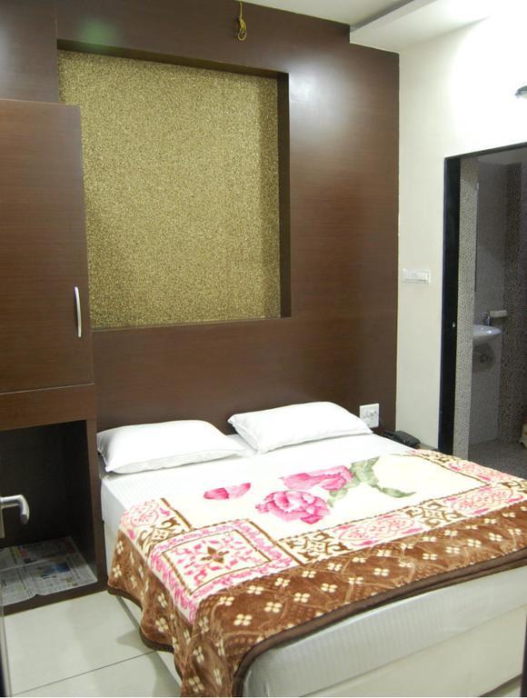 Hotel Poonam Palace Ujjain Bilik gambar