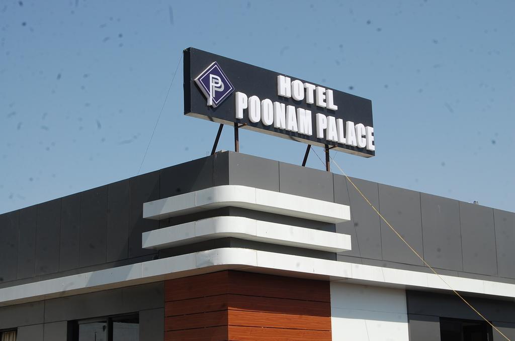 Hotel Poonam Palace Ujjain Luaran gambar