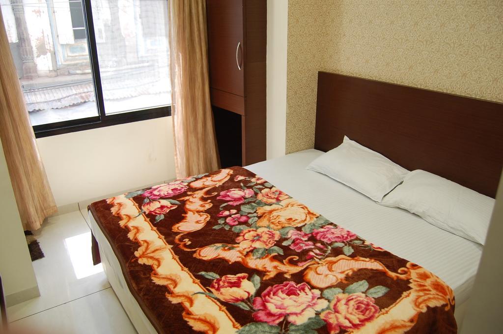 Hotel Poonam Palace Ujjain Luaran gambar